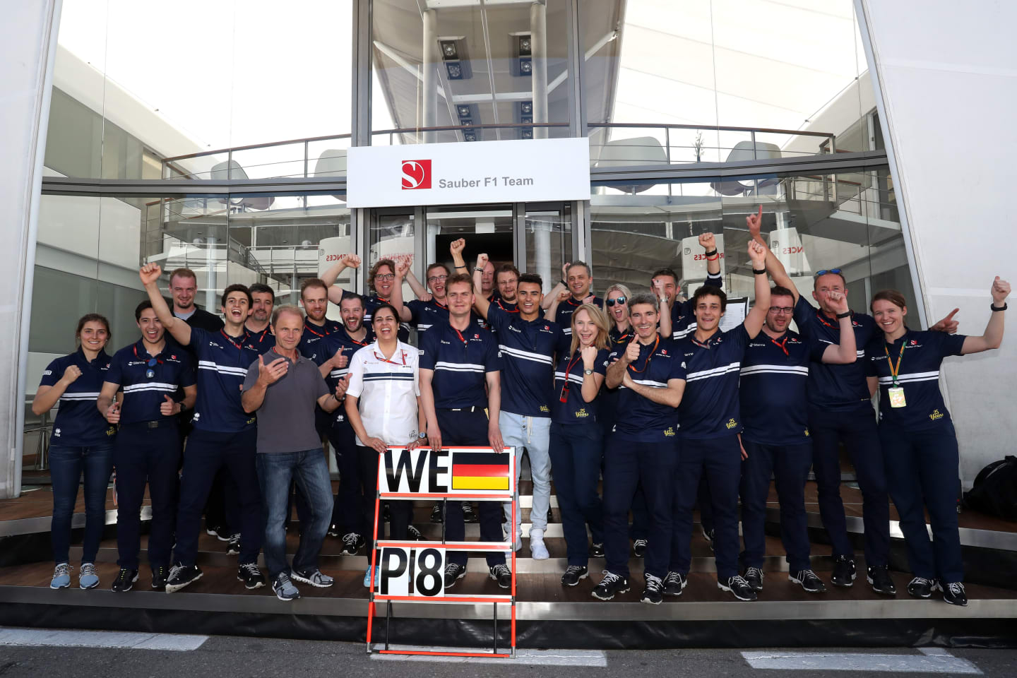 Sauber celebrate Pascal Wehrlein's eighth-place finish in Spain. Barcelona, May 14th,