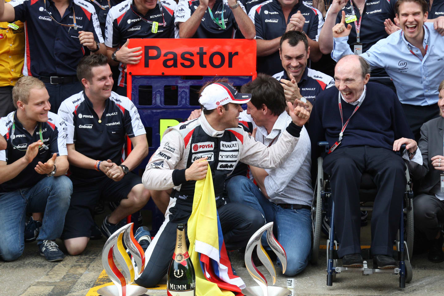 Race winner Pastor Maldonado (VEN) Williams celebrates with Frank Williams (GBR) Williams Team
