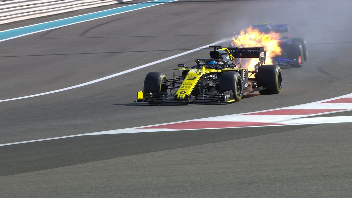FP1: Daniel Ricciardo suffers spectacular engine failure