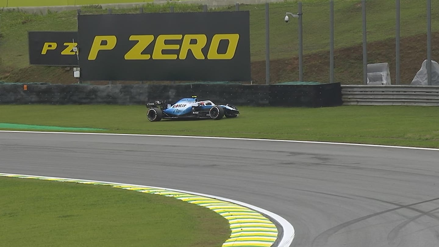 FP2: Heavy shunt on first flying lap ends Kubica's session 
