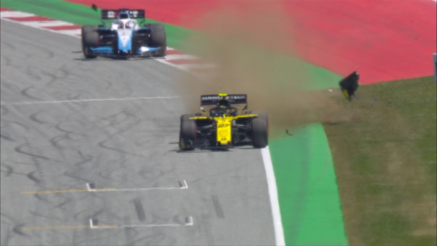 FP1: Hulkenberg brings out red flags after ripping front wing off at Turn 9