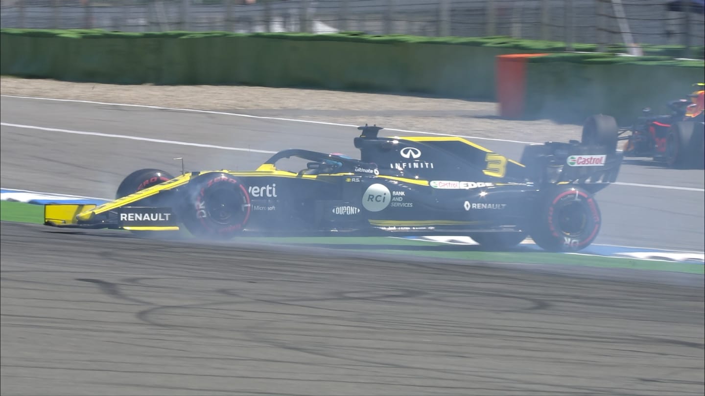 FP1: Ricciardo spins his Renault at Turn 1