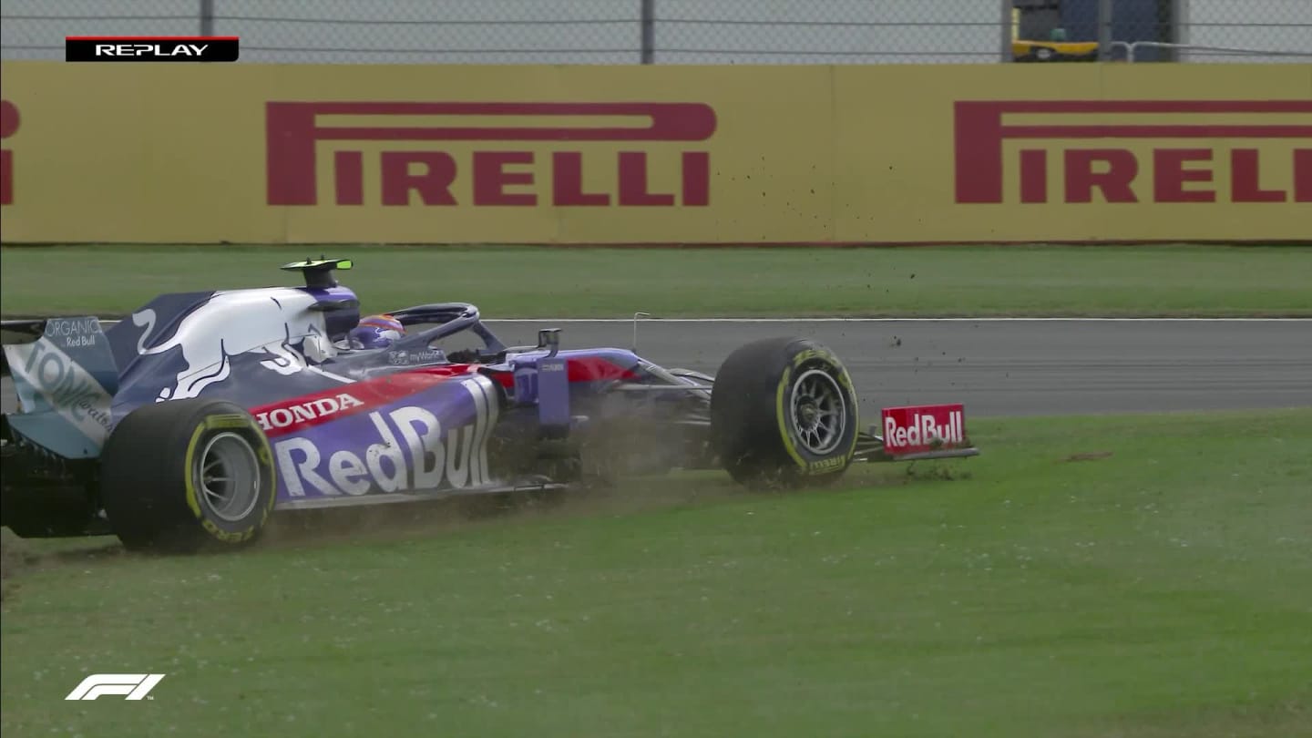 FP2: Albon ploughs the grass at Turn 6
