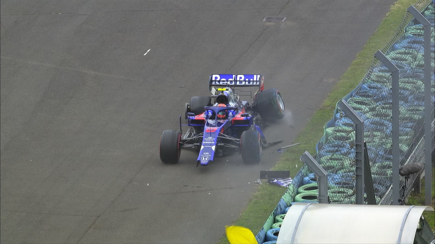 FP2: Albon crashes out with less than five minutes gone
