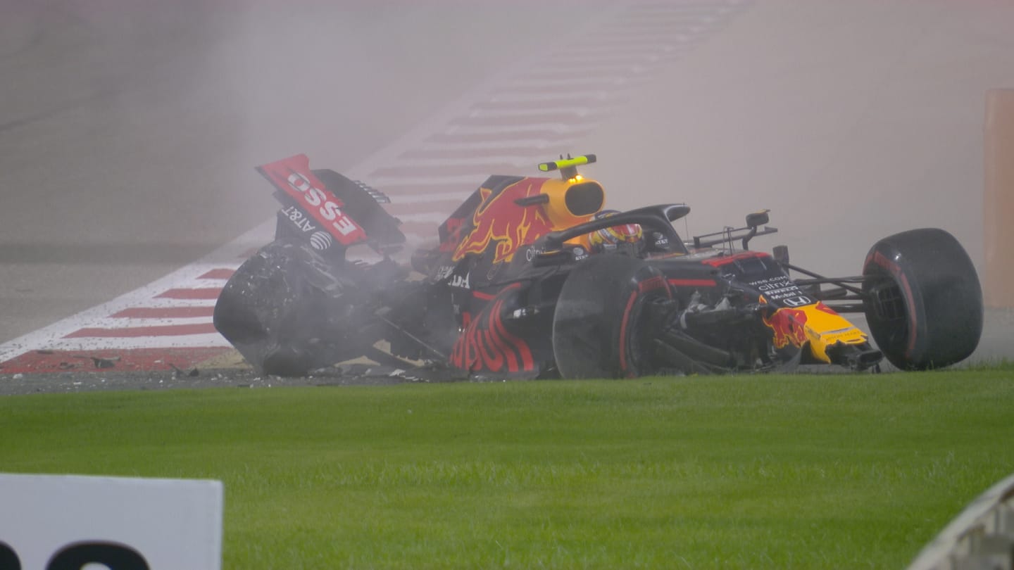 2020 Bahrain Grand Prix FP2: Alex Albon crashes heavily at final corner