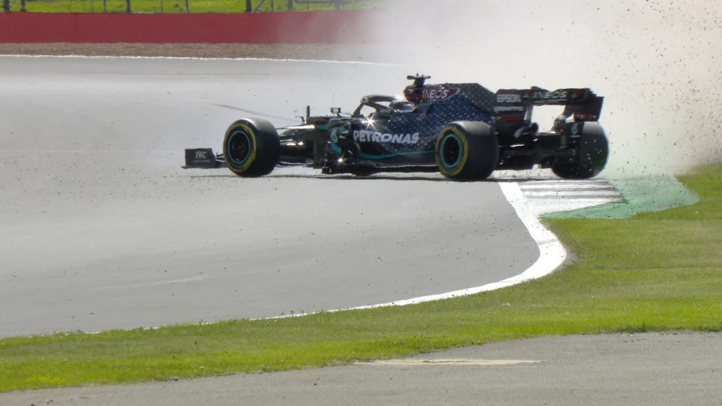Great Britain Qualifying: Lewis Hamilton spins at Luffield
