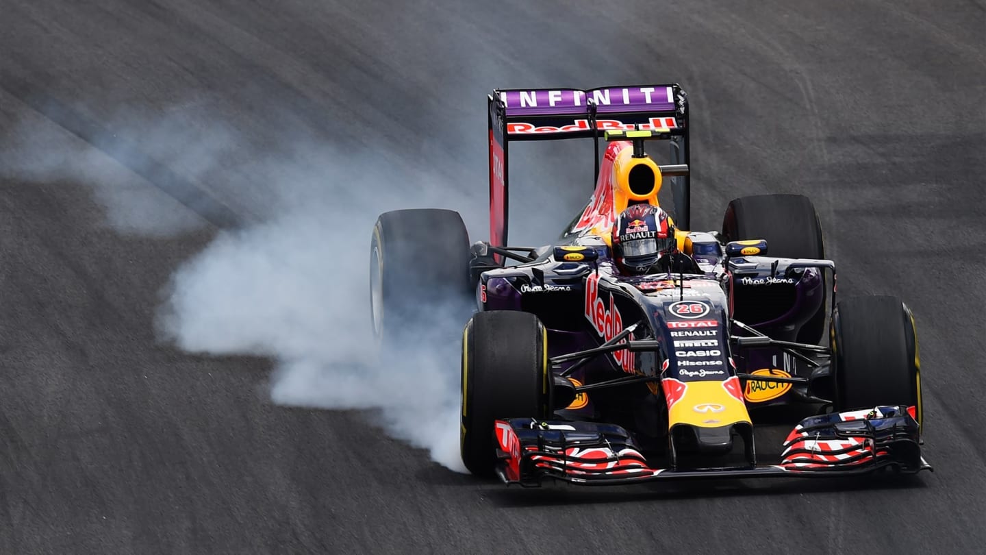 Daniil Kvyat (RUS) Red Bull Racing RB11 locks up at Formula One World Championship, Rd18, Brazilian
