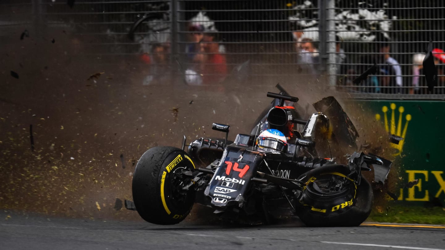 Fernando Alonso (ESP) McLaren MP4-31 crashes at Formula One World Championship, Rd1, Australian