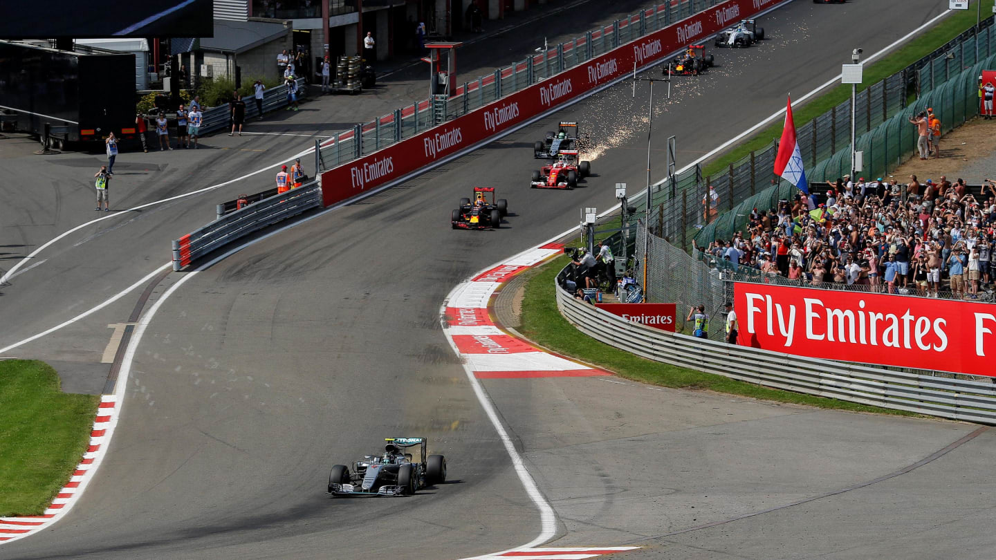 Nico Rosberg (GER) Mercedes-Benz F1 W07 Hybrid leads at the start of the race and Kimi Raikkonen