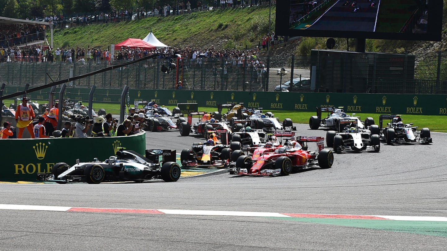 Nico Rosberg (GER) Mercedes-Benz F1 W07 Hybrid leads at the start of the race as Max Verstappen