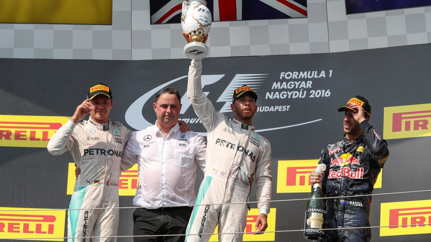 Nico Rosberg (GER) Mercedes AMG F1, Ron Meadows (GBR) Mercedes AMG F1 Team Manager, race winner