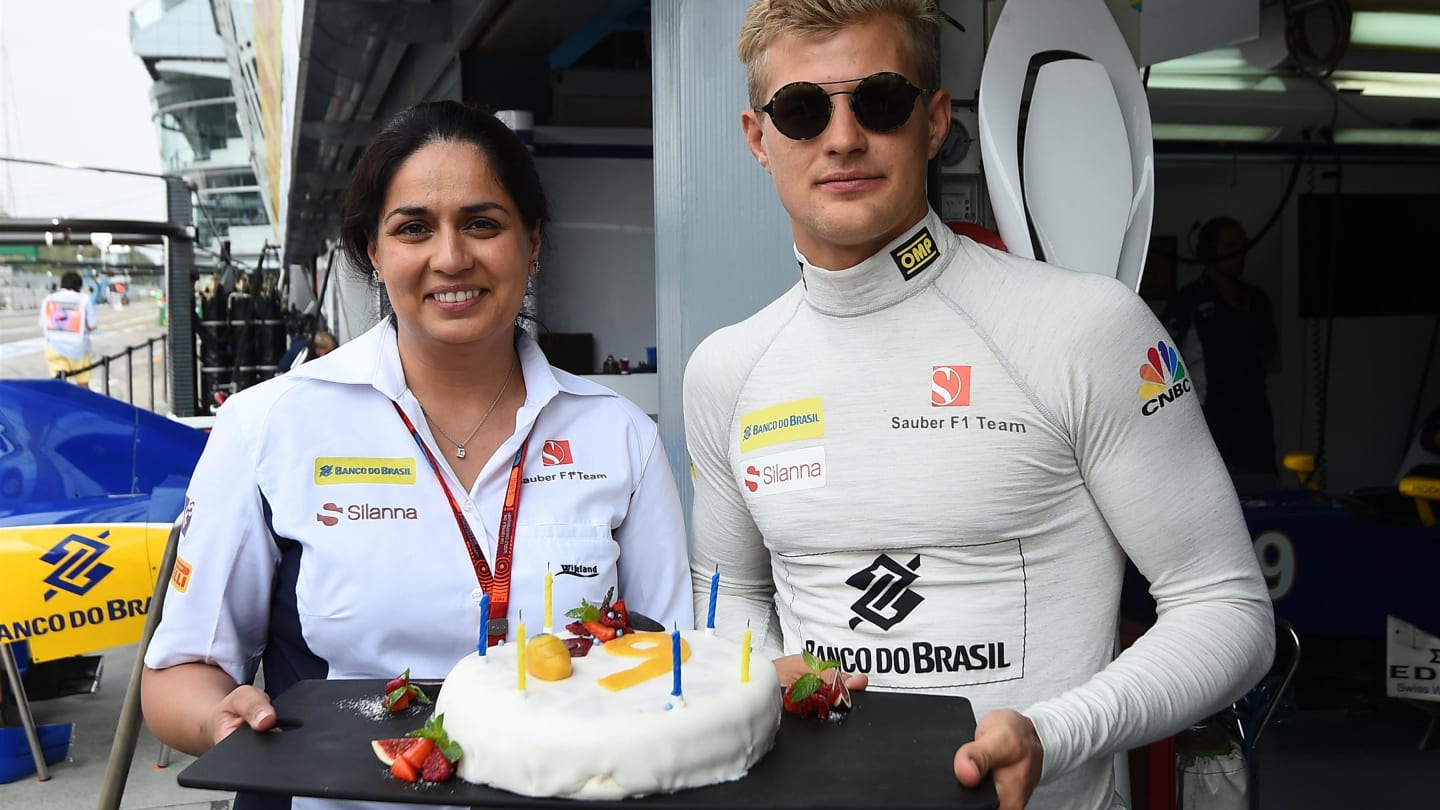 Marcus Ericsson (SWE) Sauber celebrates his Birthday with Monisha Kaltenborn (AUT) Sauber Team
