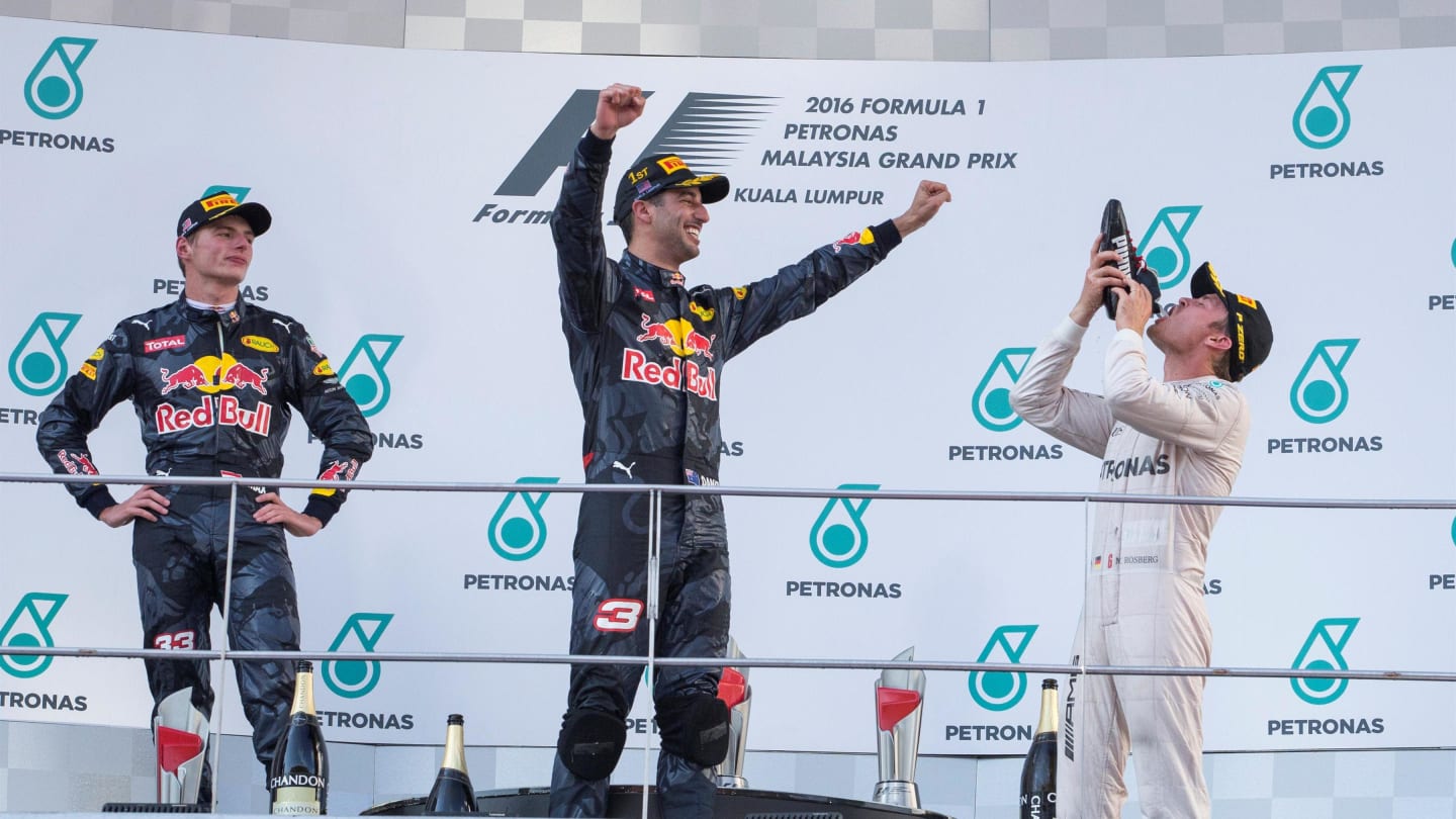 Nico Rosberg (GER) Mercedes AMG F1 celebrates on the podium with mvp and Daniel Ricciardo (AUS) Red