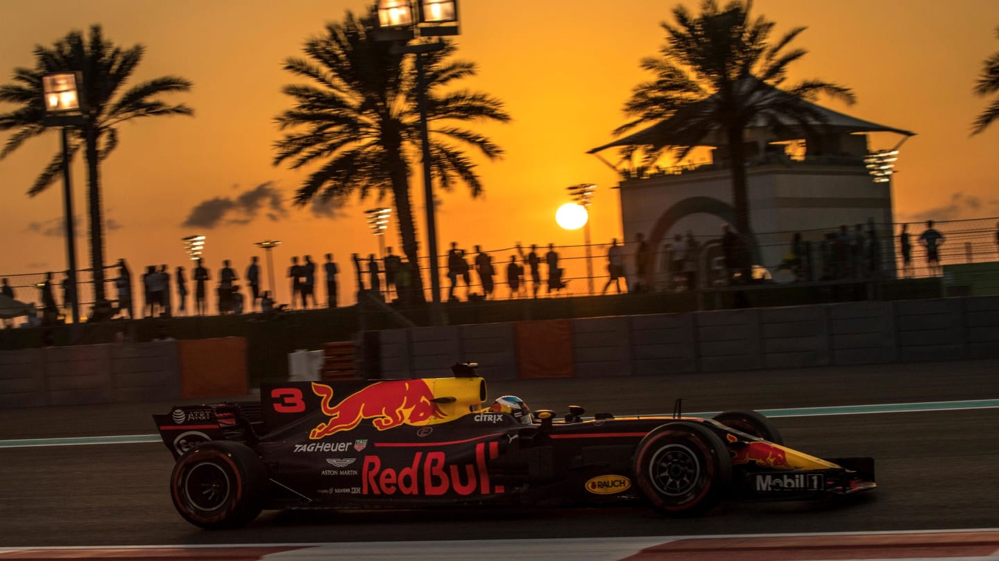 Daniel Ricciardo (AUS) Red Bull Racing RB13 at Formula One World Championship, Rd20, Abu Dhabi