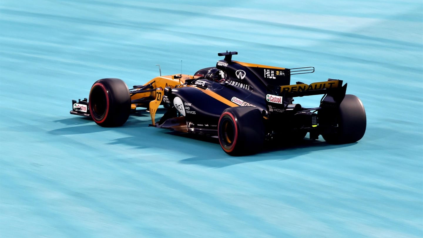 Nico Hulkenberg (GER) Renault Sport F1 Team RS17 runs wide at Formula One World Championship, Rd20, Abu Dhabi Grand Prix, Race, Yas Marina Circuit, Abu Dhabi, UAE, Sunday 26 November 2017. © Simon Galloway/Sutton Images