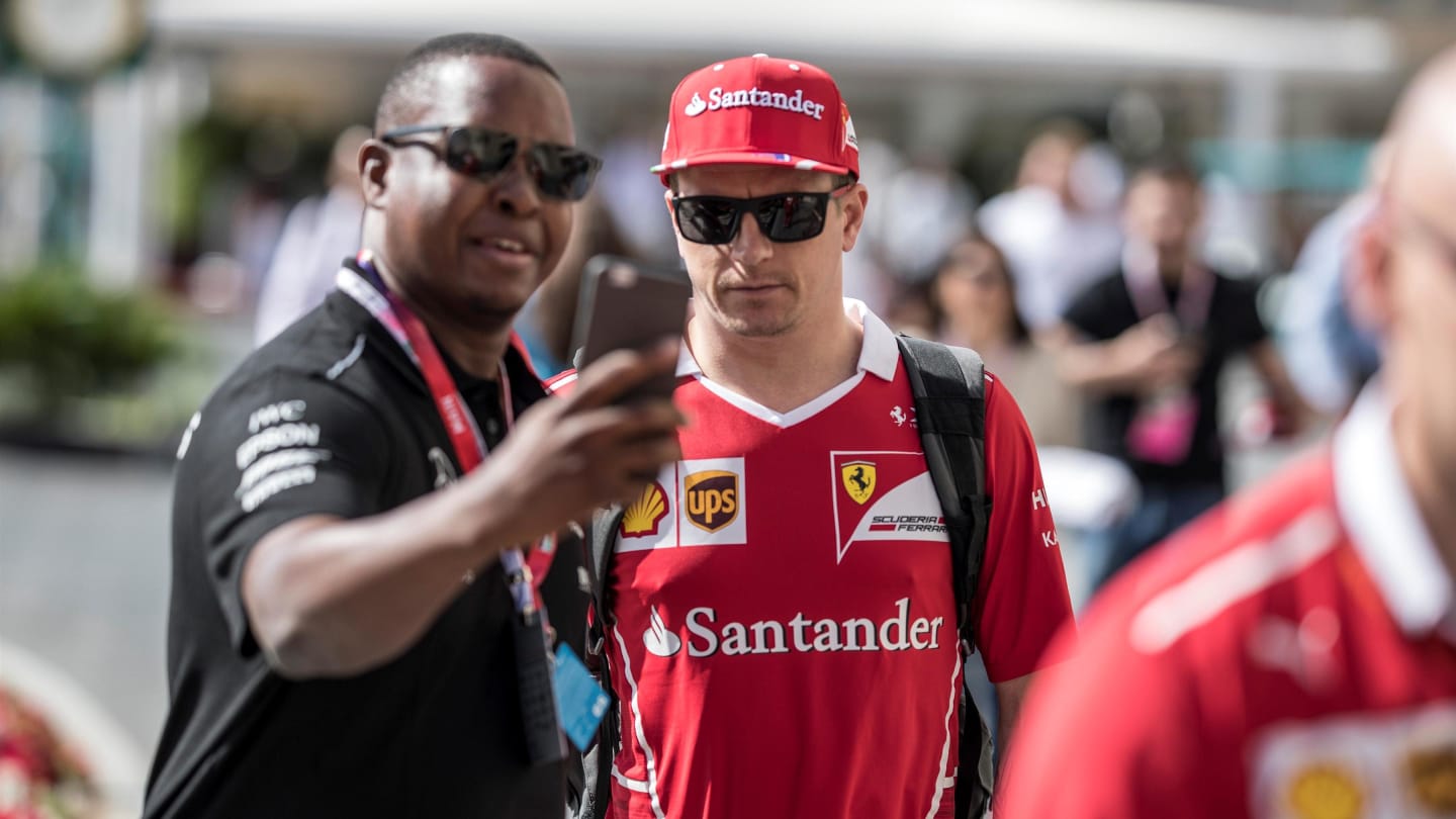 Kimi Raikkonen (FIN) Ferrari fans selfie at Formula One World Championship, Rd20, Abu Dhabi Grand Prix, Race, Yas Marina Circuit, Abu Dhabi, UAE, Sunday 26 November 2017. © Manuel Goria/Sutton Images