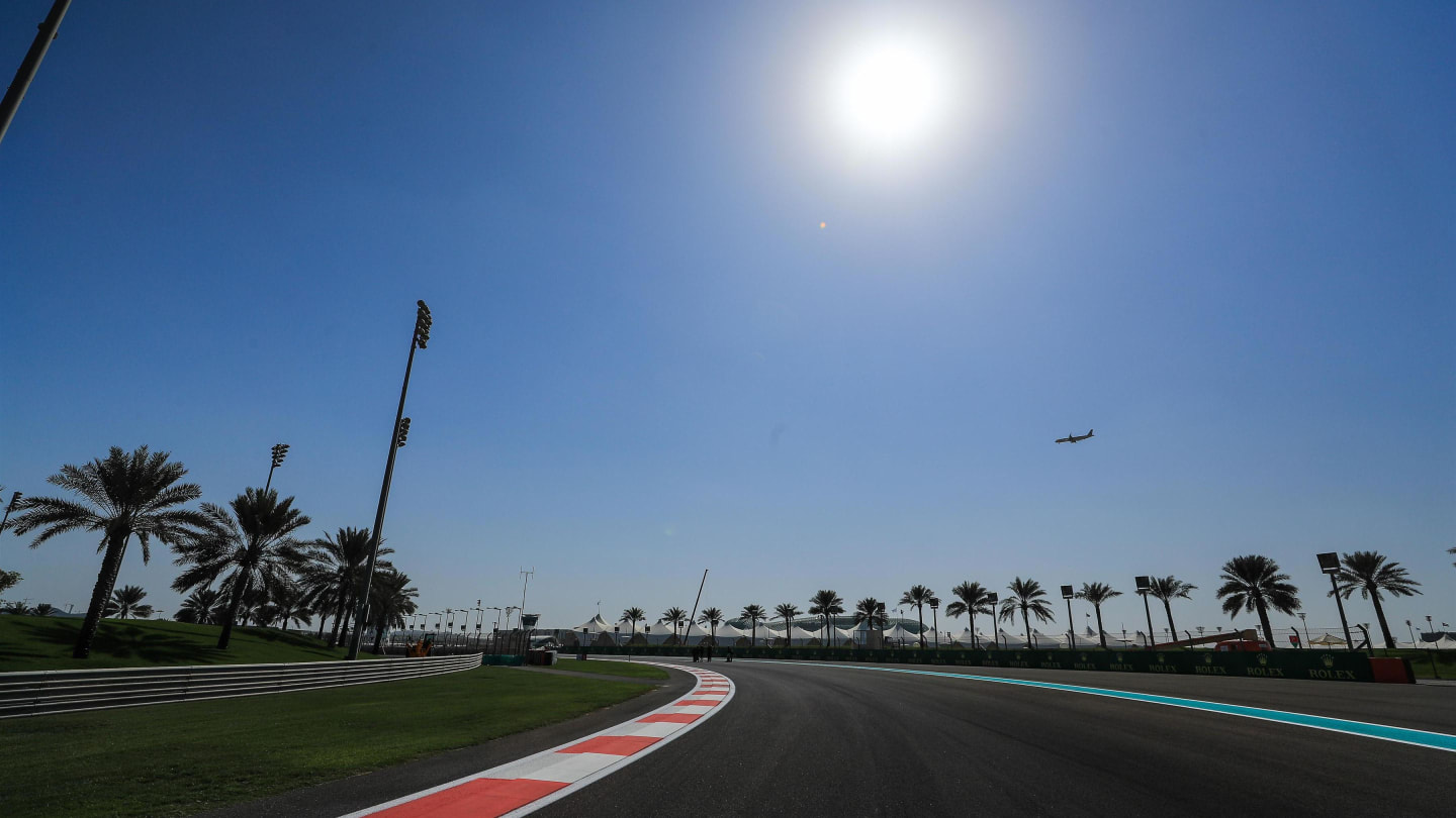 Track view at Formula One World Championship, Rd20, Abu Dhabi Grand Prix, Preparations, Yas Marina Circuit, Abu Dhabi, UAE, Thursday 23 November 2017. © Kym Illman/Sutton Images