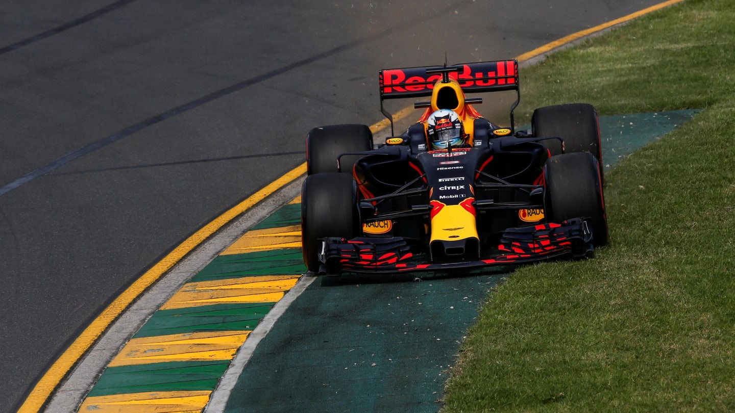 Daniel Ricciardo (AUS) Red Bull Racing RB13 runs wide at Formula One World Championship, Rd1, Australian Grand Prix, Practice, Albert Park, Melbourne, Australia, Friday 24 March 2017. © Sutton Motorsport Images