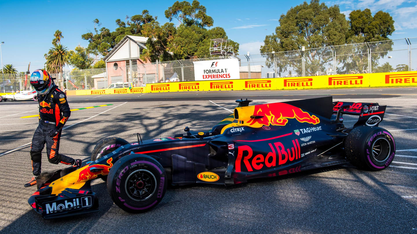 Daniel Ricciardo (AUS) Red Bull Racing RB13 retires from the race at Formula One World Championship, Rd1, Australian Grand Prix, Race, Albert Park, Melbourne, Australia, Sunday 26 March 2017. © Sutton Motorsport Images