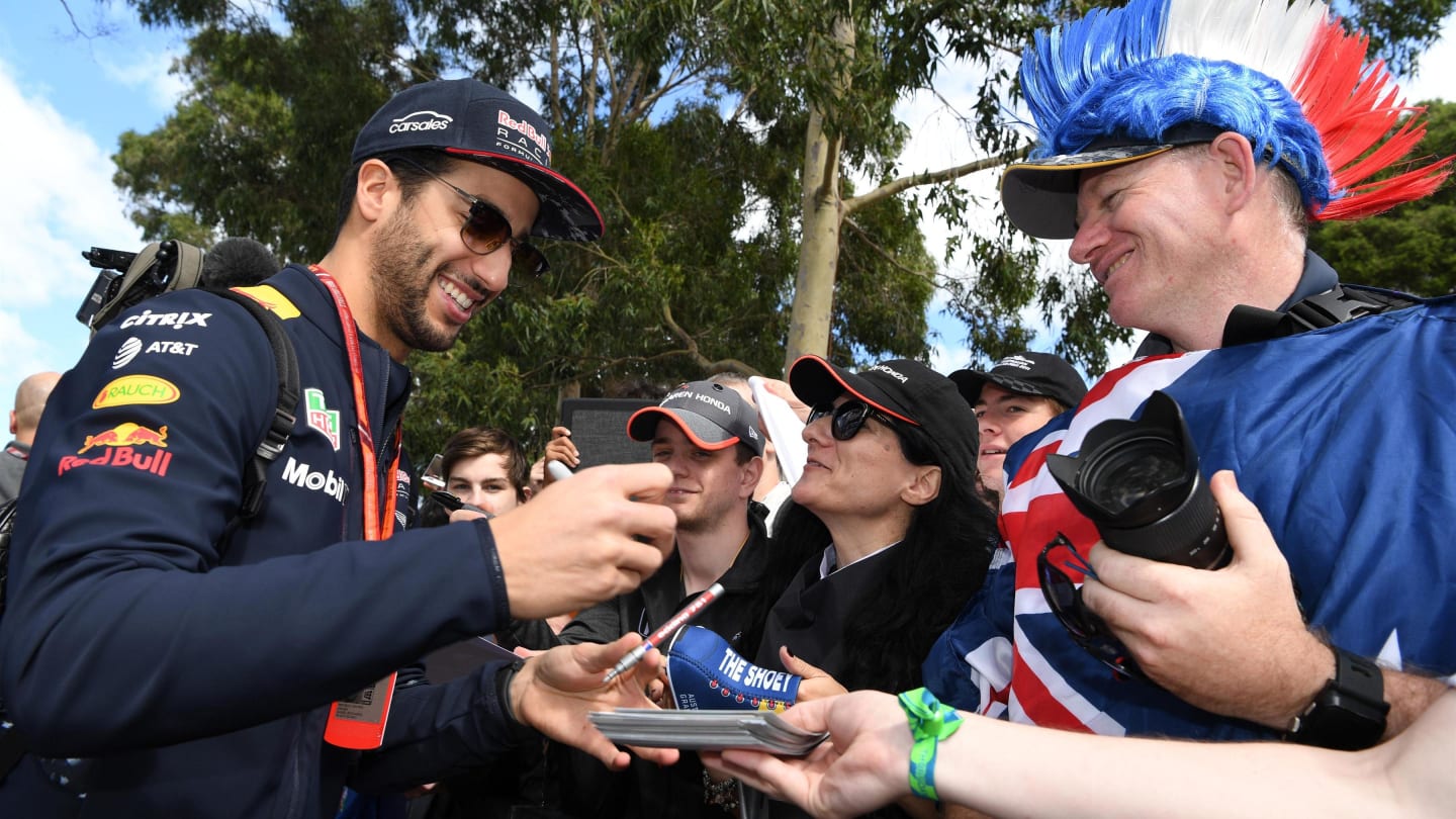 Daniel Ricciardo (AUS) Red Bull Racing signs autographs for the fans at Formula One World Championship, Rd1, Australian Grand Prix, Preparations, Albert Park, Melbourne, Australia, Thursday 23 March 2017. © Sutton Motorsport Images