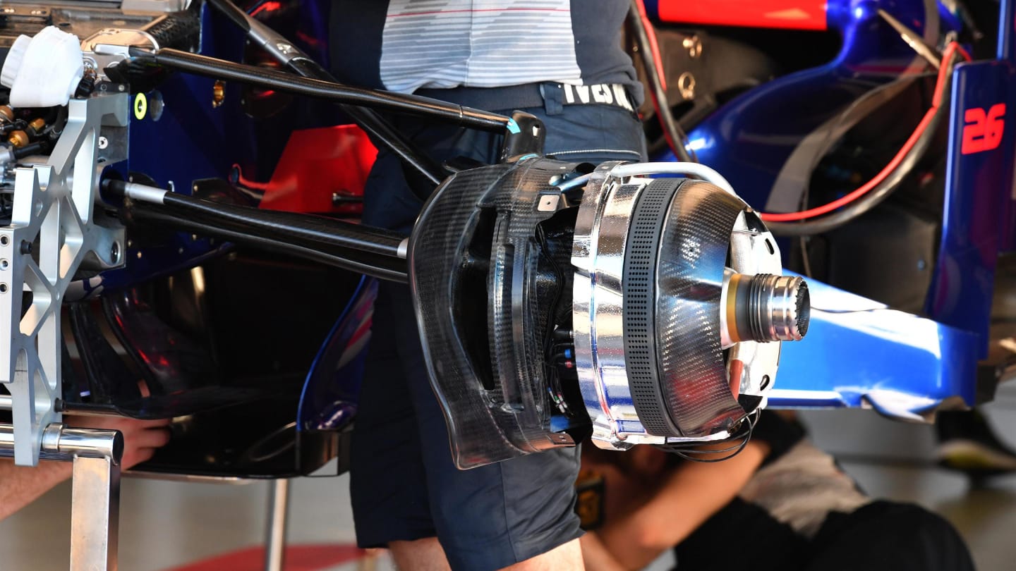 Scuderia Toro Rosso STR12 front brake and wheel hub at Formula One World Championship, Rd1, Australian Grand Prix, Preparations, Albert Park, Melbourne, Australia, Thursday 23 March 2017. © Sutton Motorsport Images