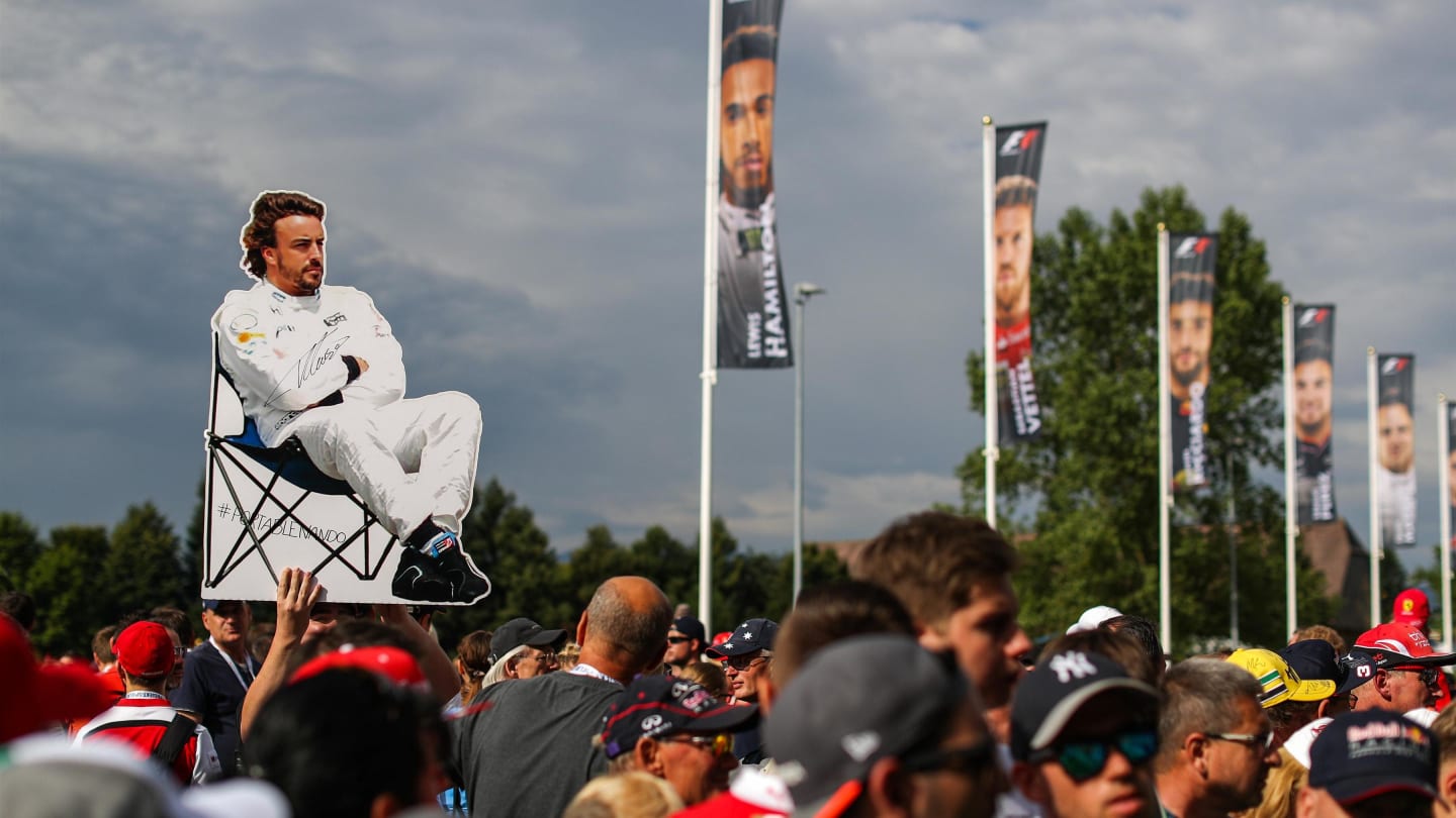 Fans with Fernando Alonso (ESP) McLaren banner at Formula One World Championship, Rd9, Austrian