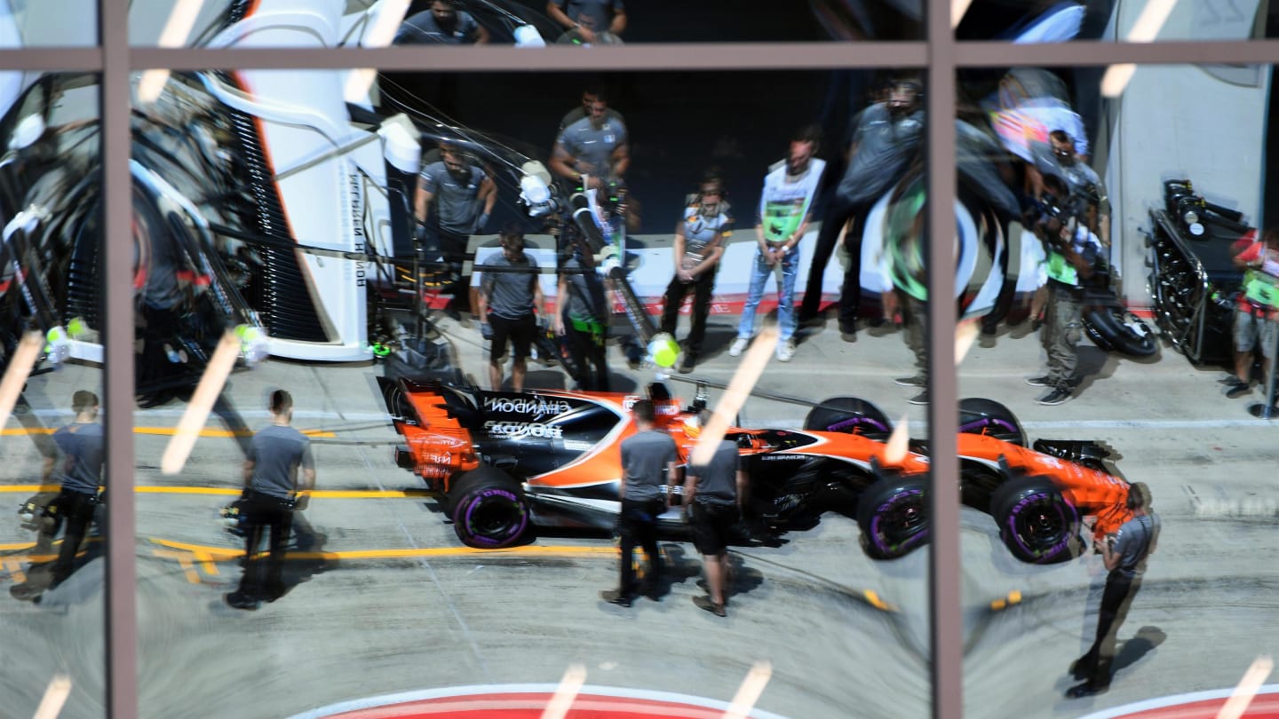 Fernando Alonso (ESP) McLaren MCL32 reflection at Formula One World Championship, Rd9, Austrian