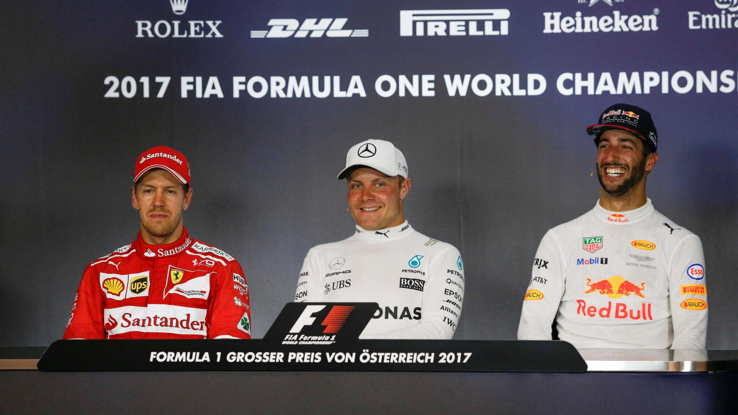 Sebastian Vettel (GER) Ferrari, Valtteri Bottas (FIN) Mercedes AMG F1 and Daniel Ricciardo (AUS)