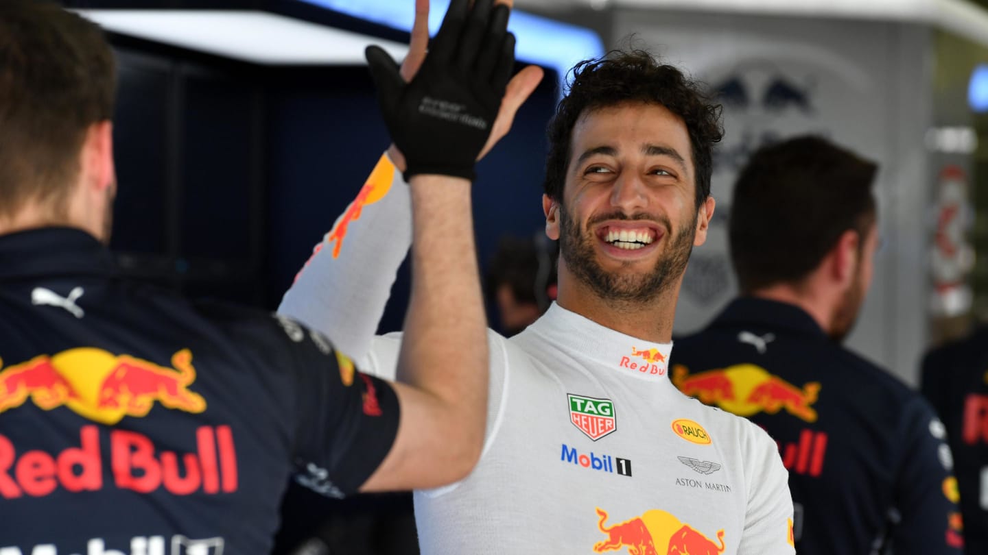 Daniel Ricciardo (AUS) Red Bull Racing high five at Formula One World Championship, Rd3, Bahrain Grand Prix Practice, Bahrain International Circuit, Sakhir, Bahrain, Friday 14 April 2017. © Sutton Motorsport Images