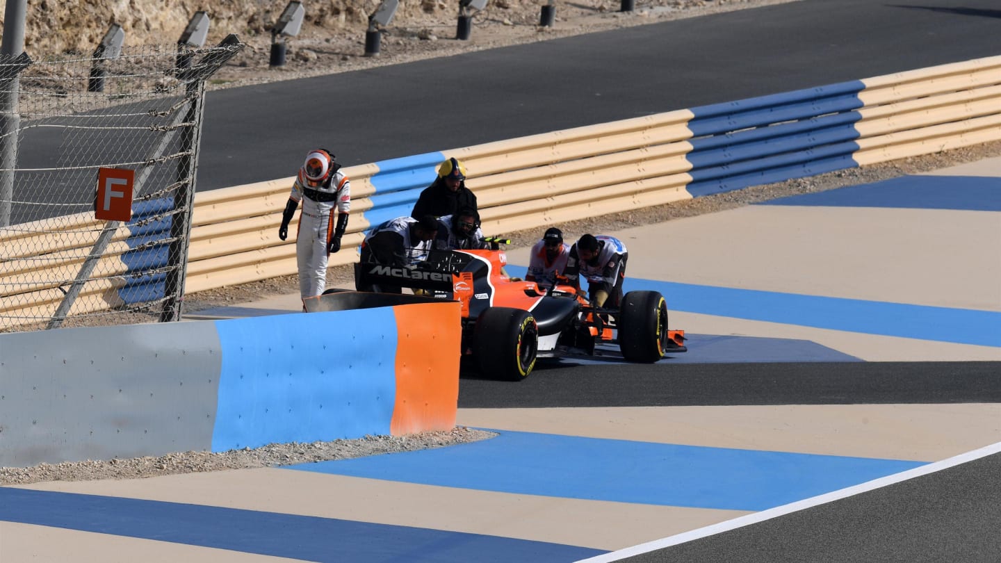 Stoffel Vandoorne (BEL) McLaren MCL32 stops on track in FP1 at Formula One World Championship, Rd3, Bahrain Grand Prix Practice, Bahrain International Circuit, Sakhir, Bahrain, Friday 14 April 2017. © Sutton Motorsport Images