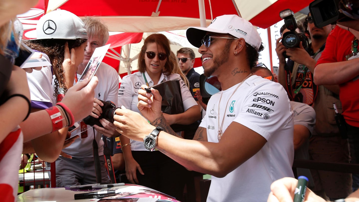 Lewis Hamilton (GBR) Mercedes AMG F1 signs autographs for the fans at Formula One World Championship, Rd3, Bahrain Grand Prix Qualifying, Bahrain International Circuit, Sakhir, Bahrain, Saturday 15 April 2017. © Sutton Motorsport Images