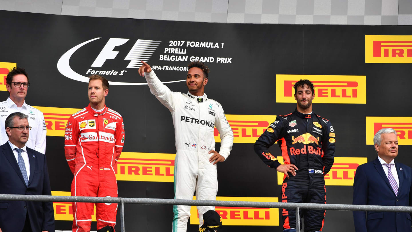 Andy Shovlin (GBR) Mercedes AMG F1 Engineer, Sebastian Vettel (GER) Ferrari, Lewis Hamilton (GBR)