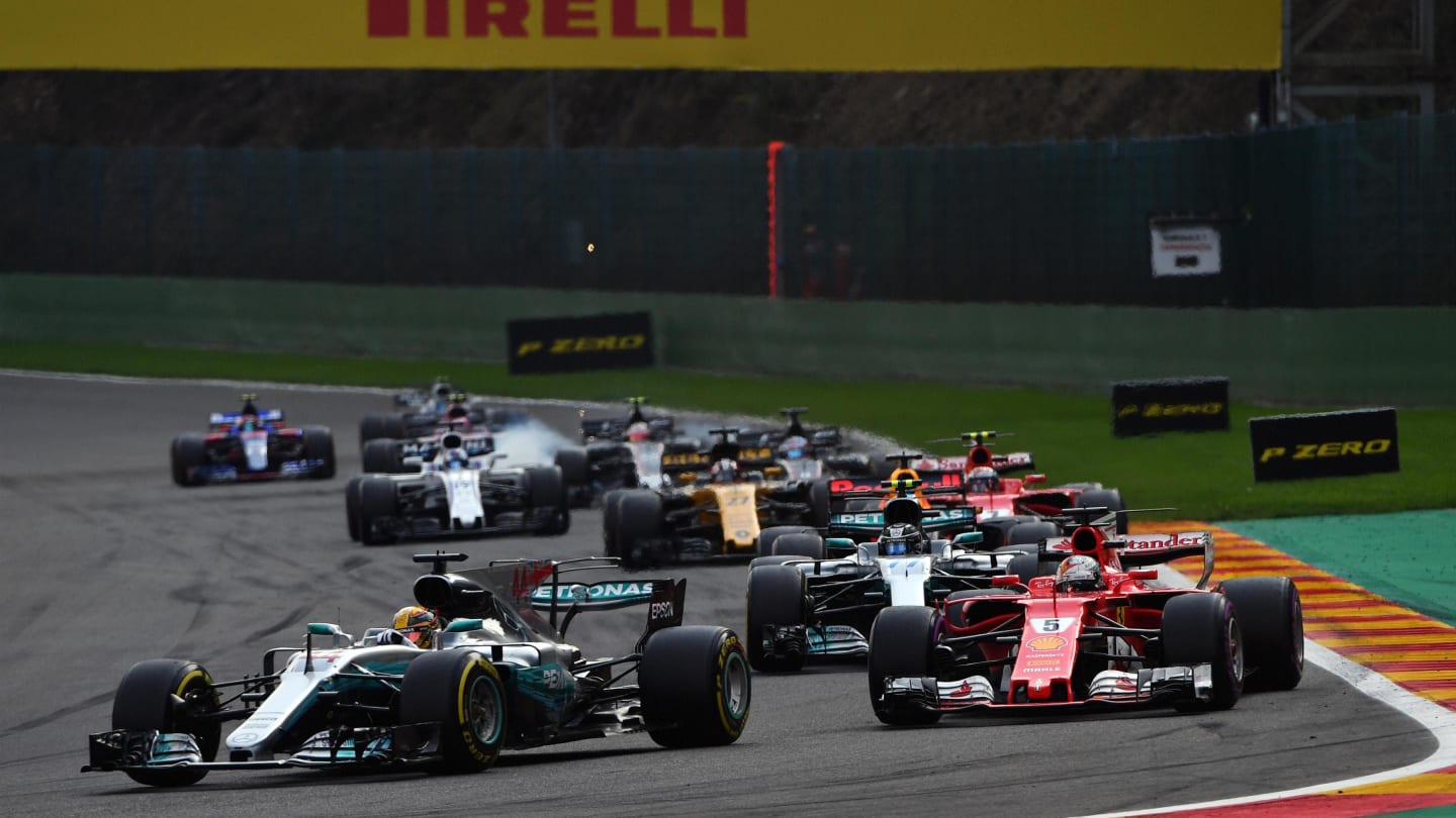 Lewis Hamilton (GBR) Mercedes-Benz F1 W08 Hybrid leads Sebastian Vettel (GER) Ferrari SF70-H at