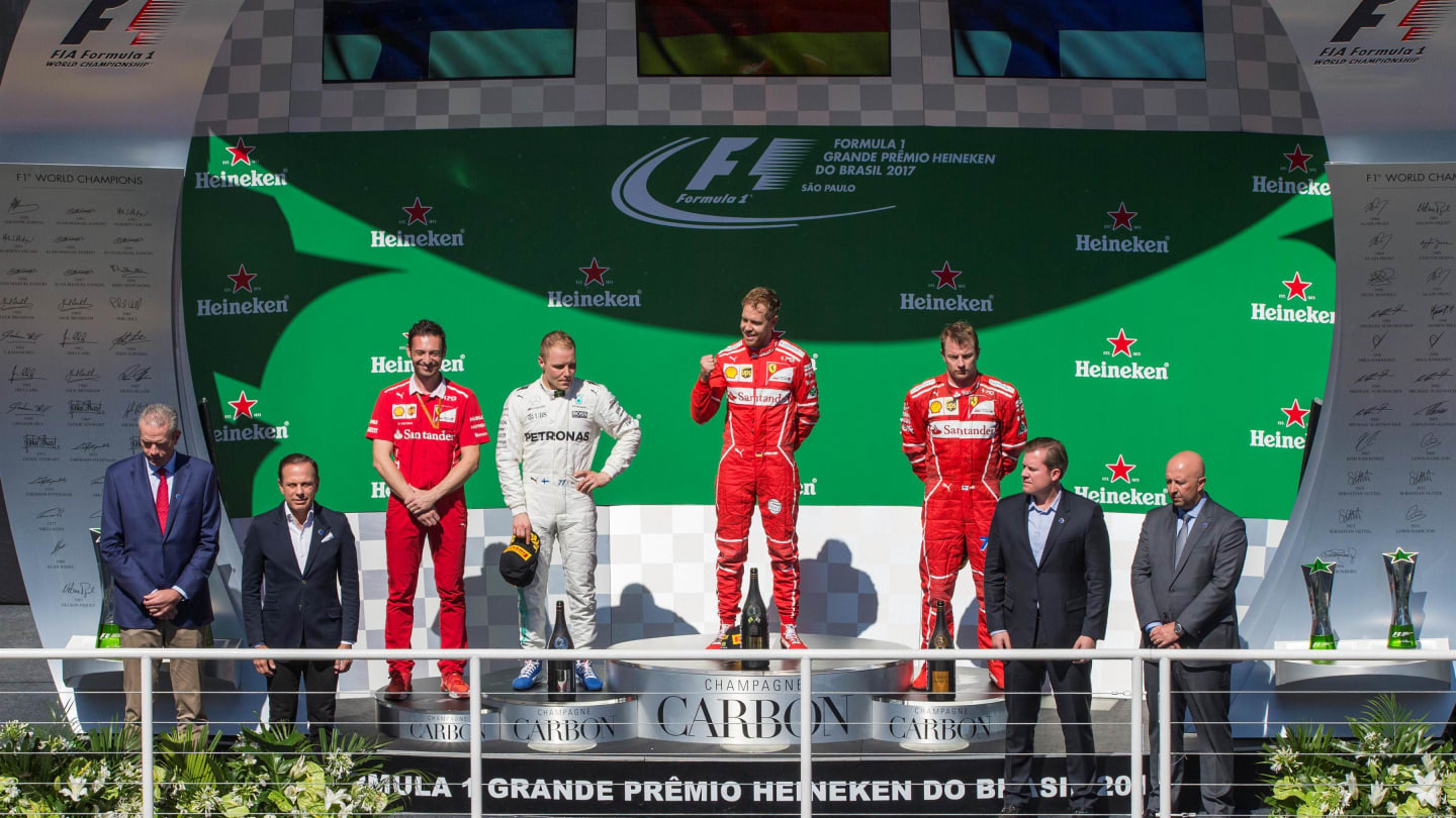 Giuseppe Vietina (ITA) Ferrari Chief Mechanic, Valtteri Bottas (FIN) Mercedes AMG F1, race winner