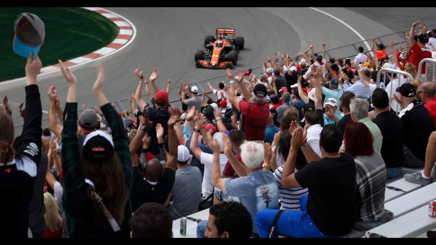Fernando Alonso (ESP) McLaren MCL32 waves to the fans at Formula One World Championship, Rd7,