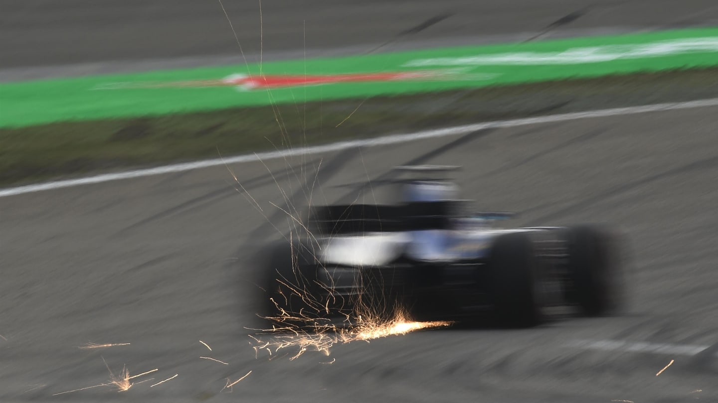 Marcus Ericsson (SWE) Sauber C36 sparks at Formula One World Championship, Rd2, Chinese Grand Prix, Qualifying, Shanghai, China, Saturday 8 April 2017. © Sutton Motorsport Images