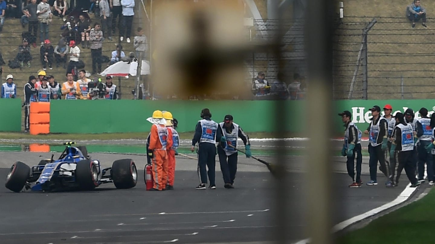 Antonio Giovinazzi (ITA) Sauber C36 crashed in Q1 at Formula One World Championship, Rd2, Chinese Grand Prix, Qualifying, Shanghai, China, Saturday 8 April 2017. © Sutton Motorsport Images