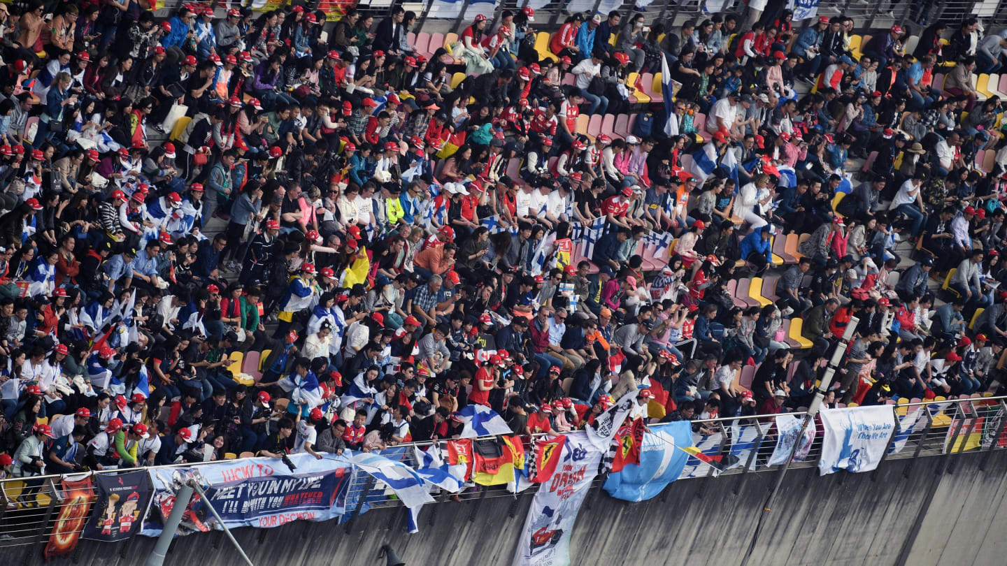 Fans at Formula One World Championship, Rd2, Chinese Grand Prix, Qualifying, Shanghai, China, Saturday 8 April 2017. © Sutton Motorsport Images