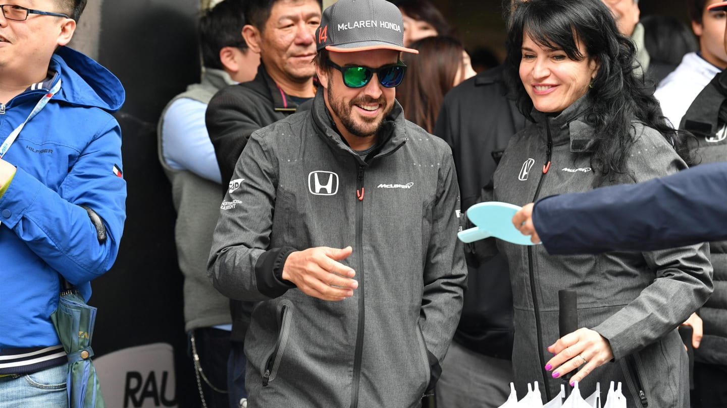 Fernando Alonso (ESP) McLaren plays table tennis at Formula One World Championship, Rd2, Chinese Grand Prix, Race, Shanghai, China, Sunday 9 April 2017. © Sutton Motorsport Images