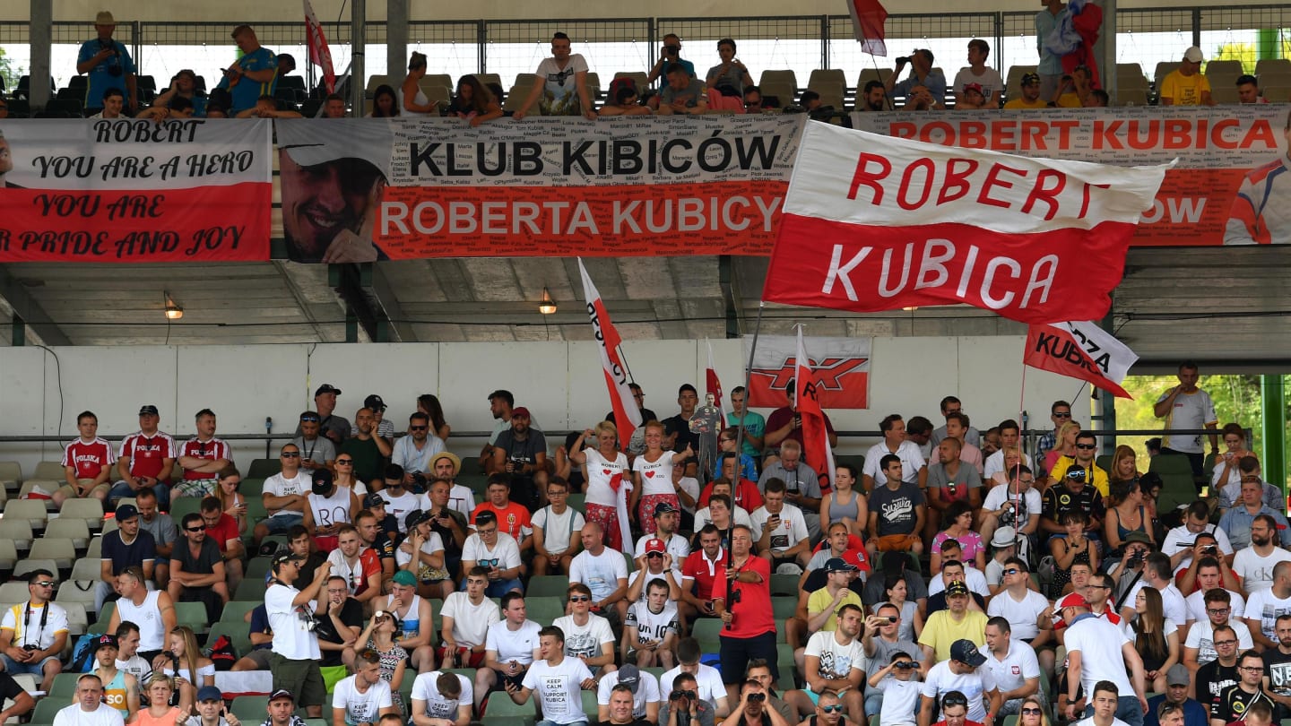 Robert Kubica (POL) Renault Sport F1 Team fans and banners at Formula One Testing, Day Two, Hungaroring, Hungary, Wednesday 2 August 2017. © Sutton Images