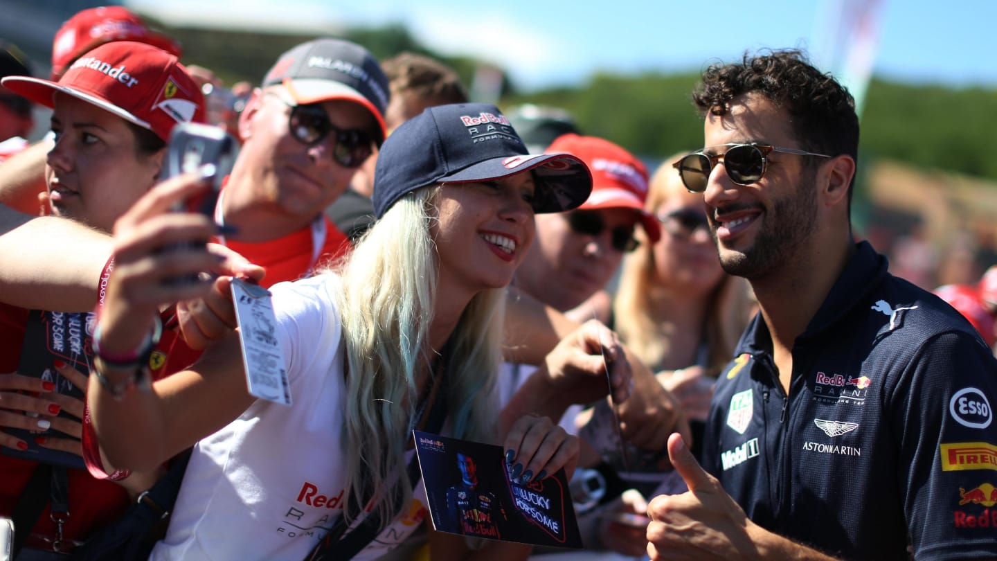 From Sunday... Daniel Ricciardo (AUS) Red Bull Racing fans selfie at Formula One World Championship, Rd11, Hungarian Grand Prix, Race, Hungaroring, Hungary, Sunday 30 July 2017. © Sutton Images