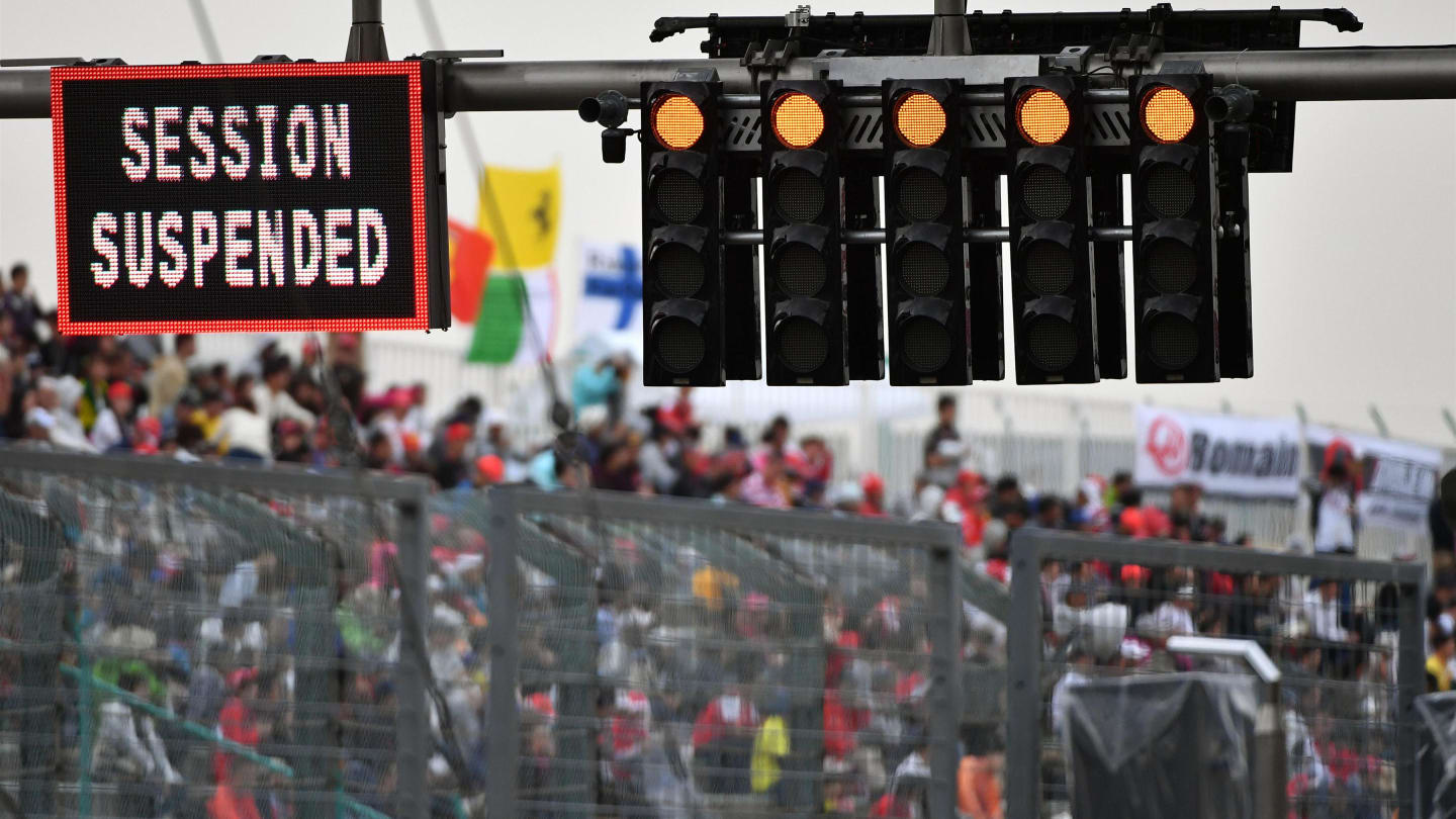 Red ligts and session suspended message at Formula One World Championship, Rd16, Japanese Grand Prix, Practice, Suzuka, Japan, Friday 6 October 2017. © Mark Sutton/Sutton Images