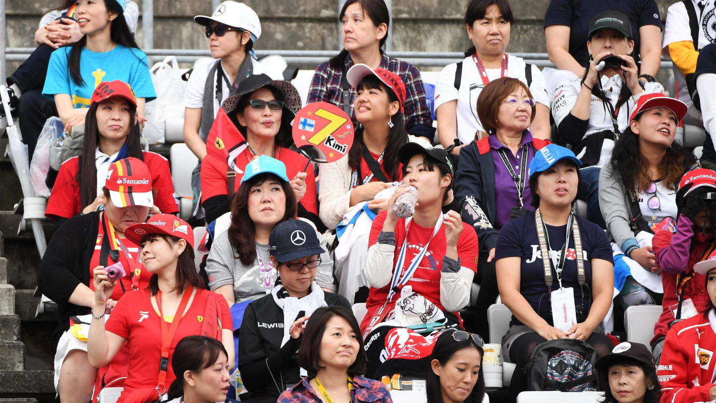 Fans at Formula One World Championship, Rd16, Japanese Grand Prix, Qualifying, Suzuka, Japan, Saturday 7 October 2017. © Mark Sutton/Sutton Images