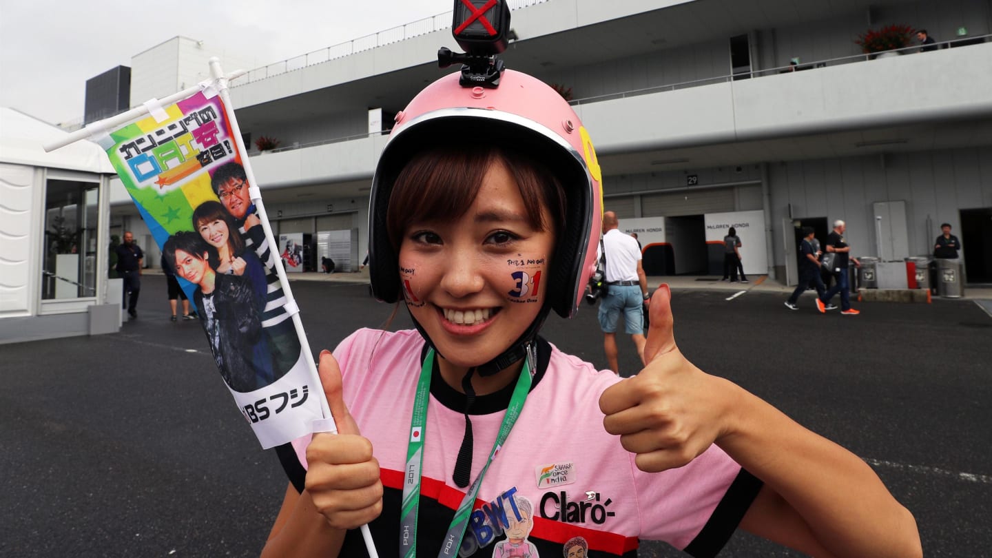 Fan at Formula One World Championship, Rd16, Japanese Grand Prix, Qualifying, Suzuka, Japan, Saturday 7 October 2017. © Kym Illman/Sutton Images