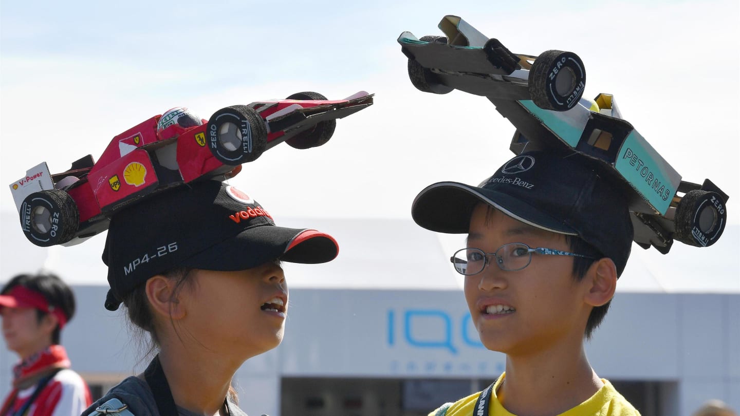 Fans and hats at Formula One World Championship, Rd16, Japanese Grand Prix, Race, Suzuka, Japan,