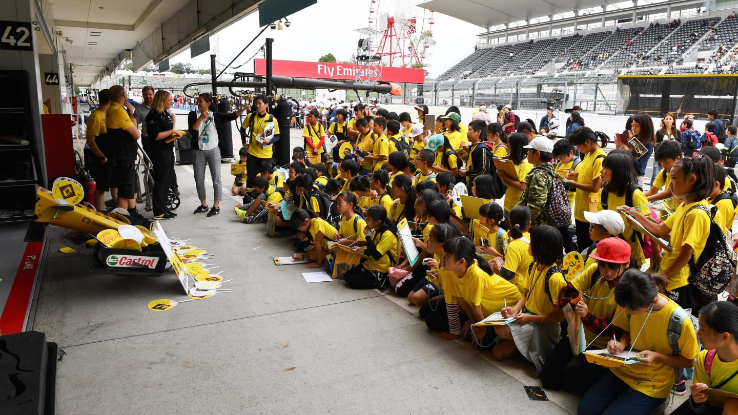 Renault Sport F1 Team fans at Formula One World Championship, Rd16, Japanese Grand Prix, Preparations, Suzuka, Japan, Thursday 5 October 2017. © Mark Sutton/Sutton Images