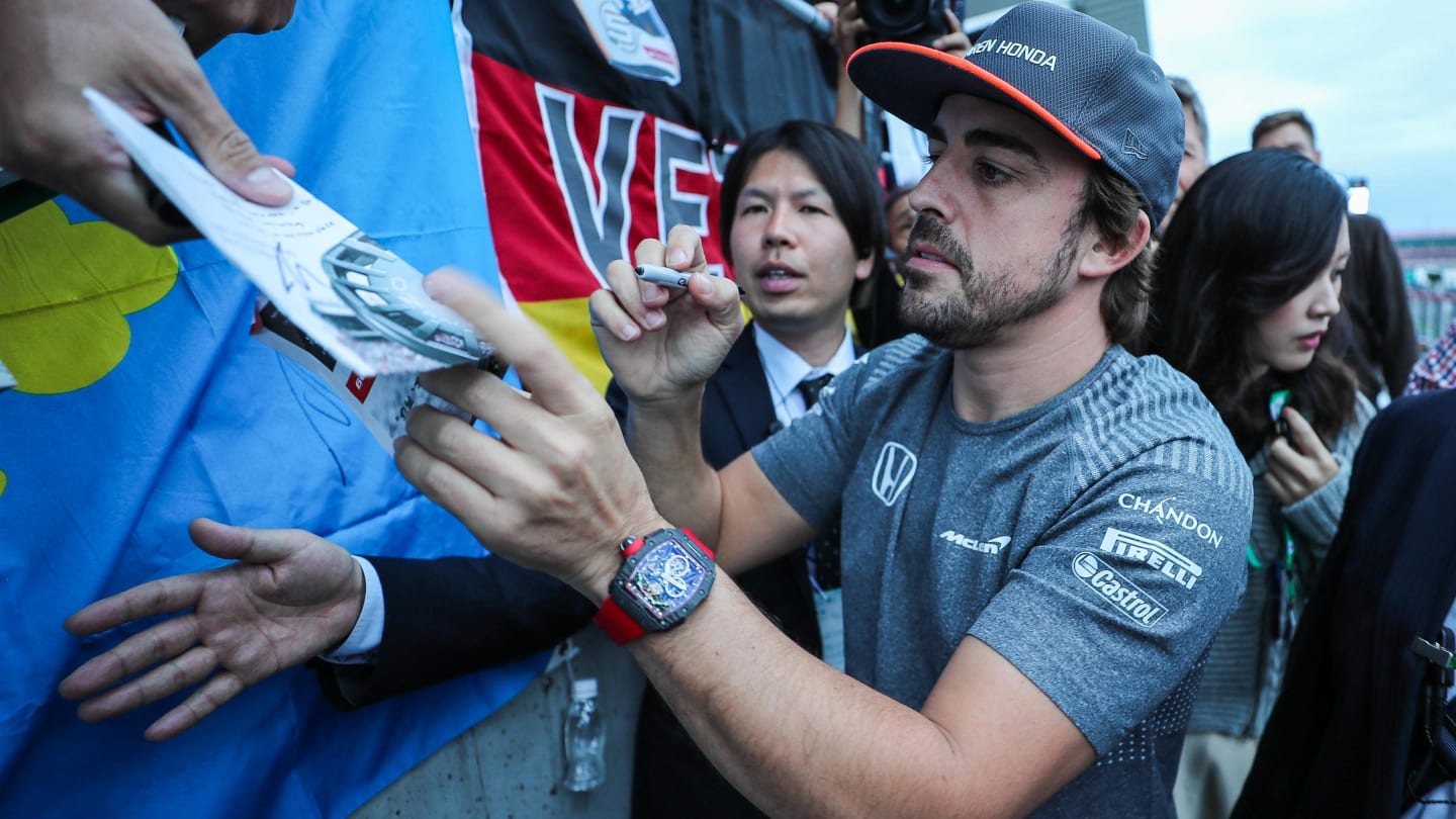Fernando Alonso (ESP) McLaren signs autographs for the fans at Formula One World Championship, Rd16, Japanese Grand Prix, Preparations, Suzuka, Japan, Thursday 5 October 2017. © Kym Illman/Sutton Images