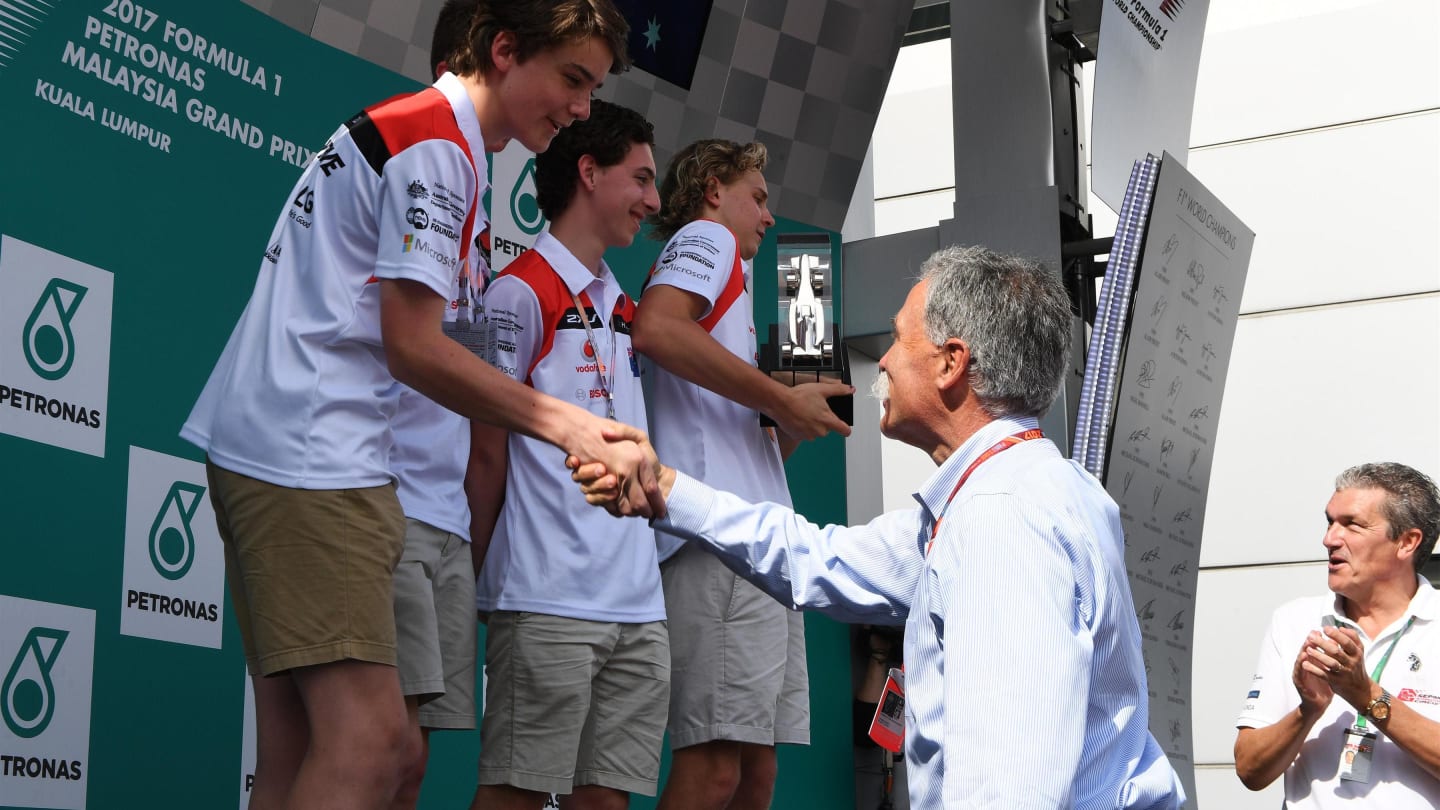 F1 in Schools students on the podium with Chase Carey (USA) Chief Executive Officer and Executive Chairman of the Formula One Group and Andrew Denford (GBR) F1 in Schools at Formula One World Championship, Rd15, Malaysian Grand Prix, Qualifying, Sepang, Malaysia, Saturday 30 September 2017. © Mark Sutton/Sutton Images