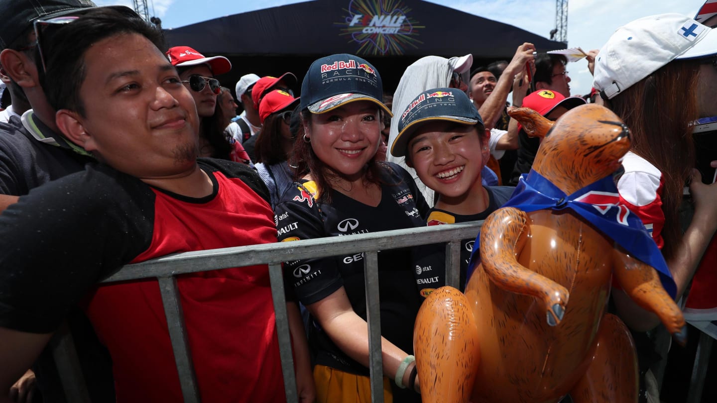 Fans at Formula One World Championship, Rd15, Malaysian Grand Prix, Qualifying, Sepang, Malaysia, Saturday 30 September 2017. © Kym Illman/Sutton Images