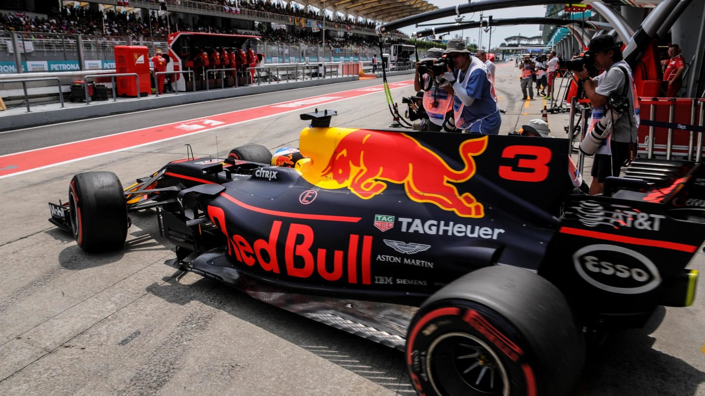 Daniel Ricciardo (AUS) Red Bull Racing RB13 at Formula One World Championship, Rd15, Malaysian